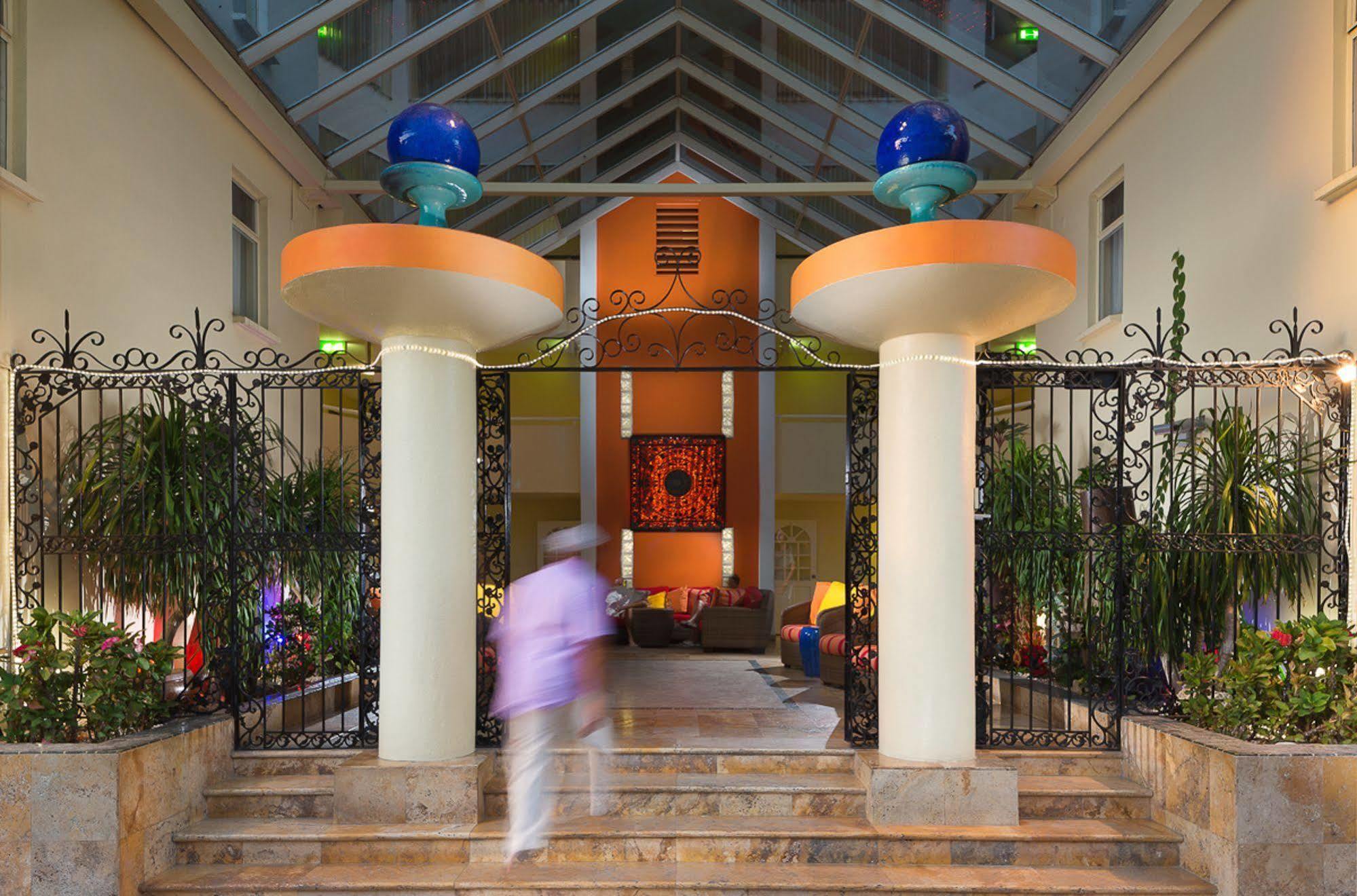 เอเทรียม บีช รีสอร์ต แอนด์ สปา เซนต์ มาร์ติน อะรามาดา บาย วินด์แฮม Hotel ซิมป์สันเบย์ ภายนอก รูปภาพ